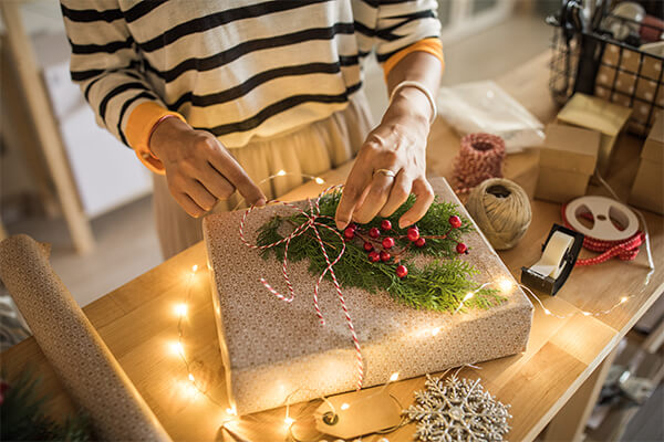 "Danke" sagen zu Weihnachten mit Werbegeschenken von Saalfrank - Qualitäts-Werbeartikel